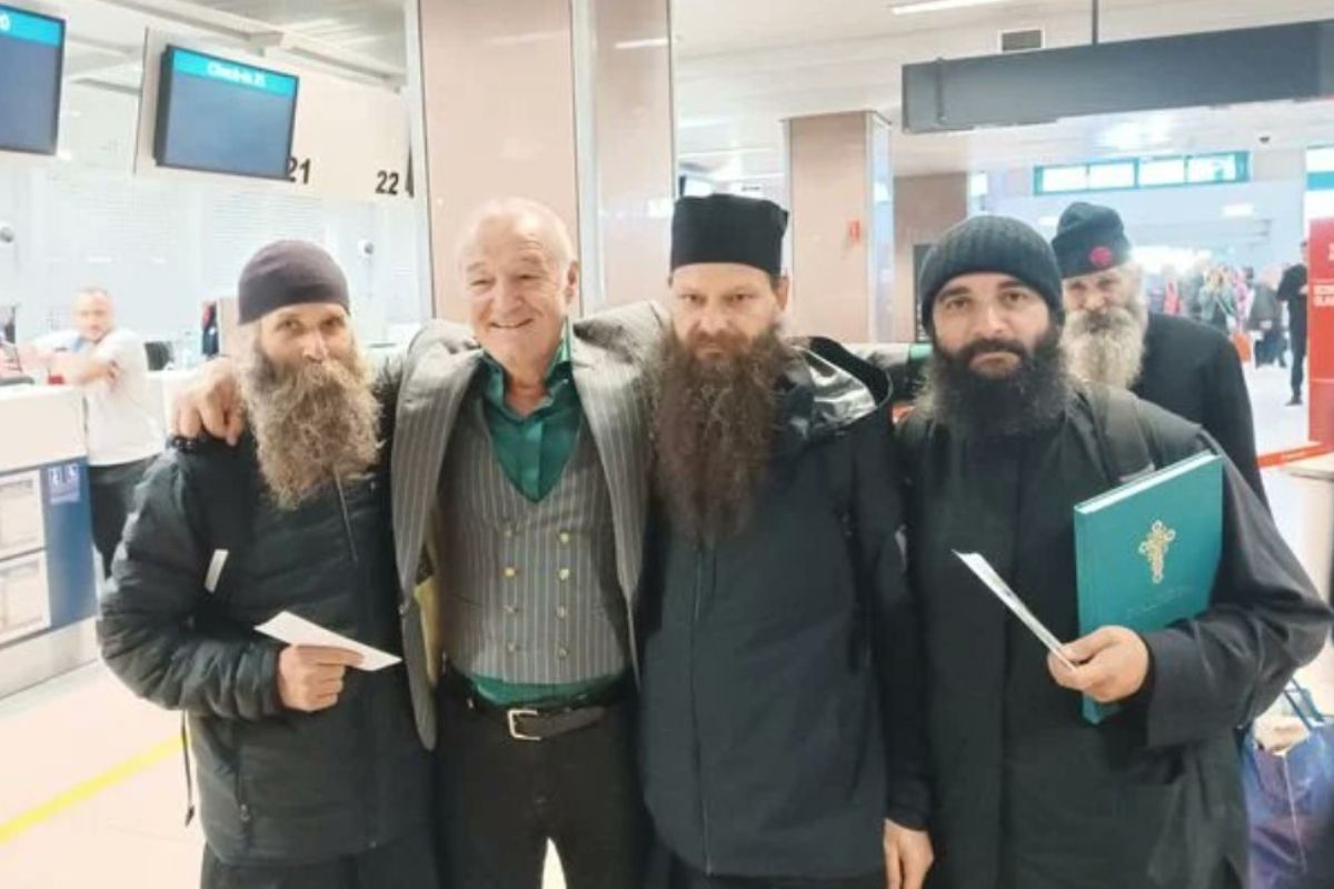 Ο Μπεκάλι στο αεροδρόμιο πριν το ΠΑΟΚ - Στεάουα