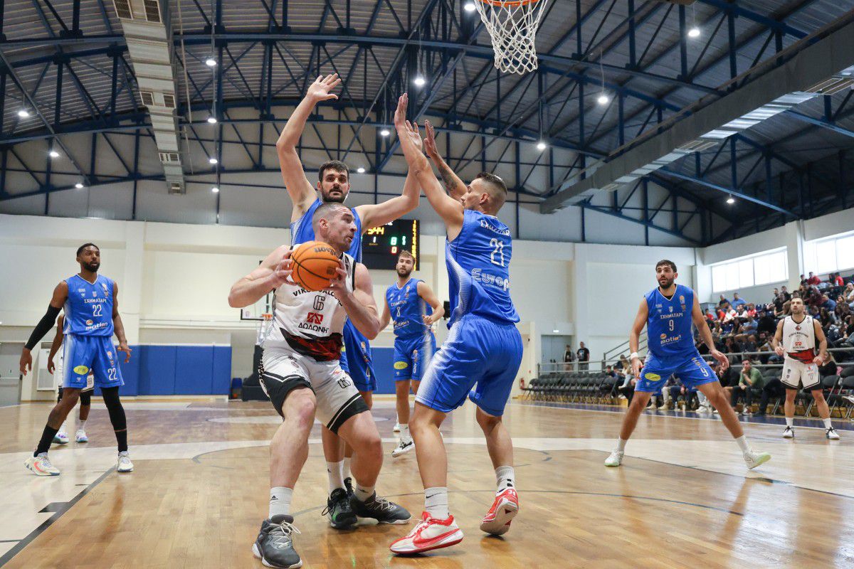 Ο Βασίλης Καββαδάς με τη φανέλα του Βίκου Ιωαννίνων