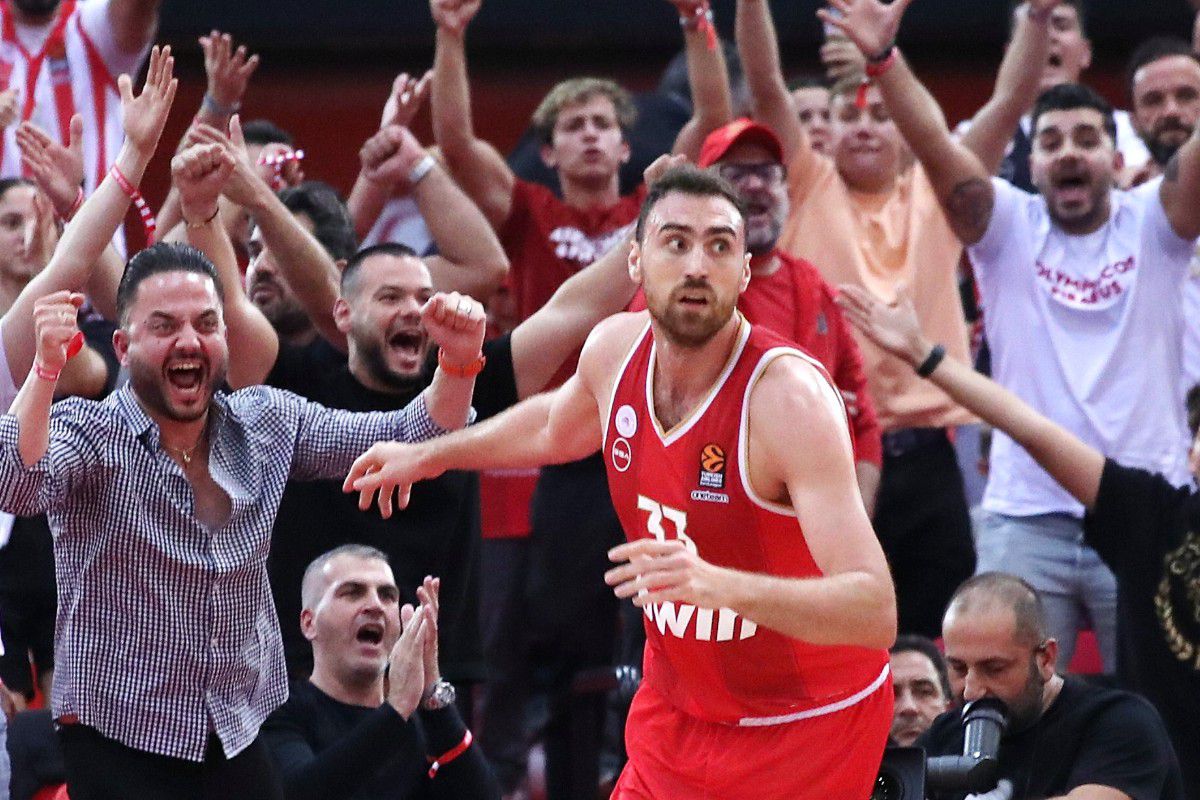 Φάση από το παιχνίδι Ολυμπιακός - Μπαρτσελόνα