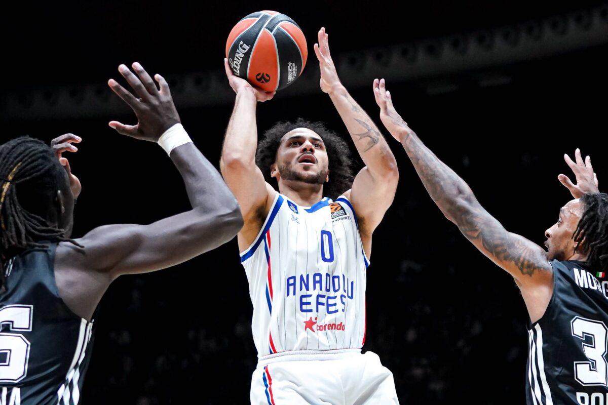 Ο Σέιν Λάρκιν στην πρεμιέρα της Euroleague