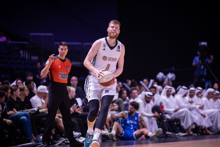 Ο Ντάβις Μπέρτανς επέστρεψε… αγριεμένος στην Ευρώπη και πήρε την Dubai BC στις πλάτες του (vid)