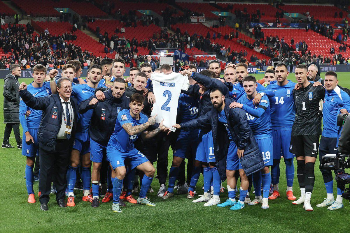 Συγκίνησε ο πιλότος της πτήσης της Εθνικής: «Σας αξίζουν συγχαρητήρια και όχι μόνο για τη νίκη»