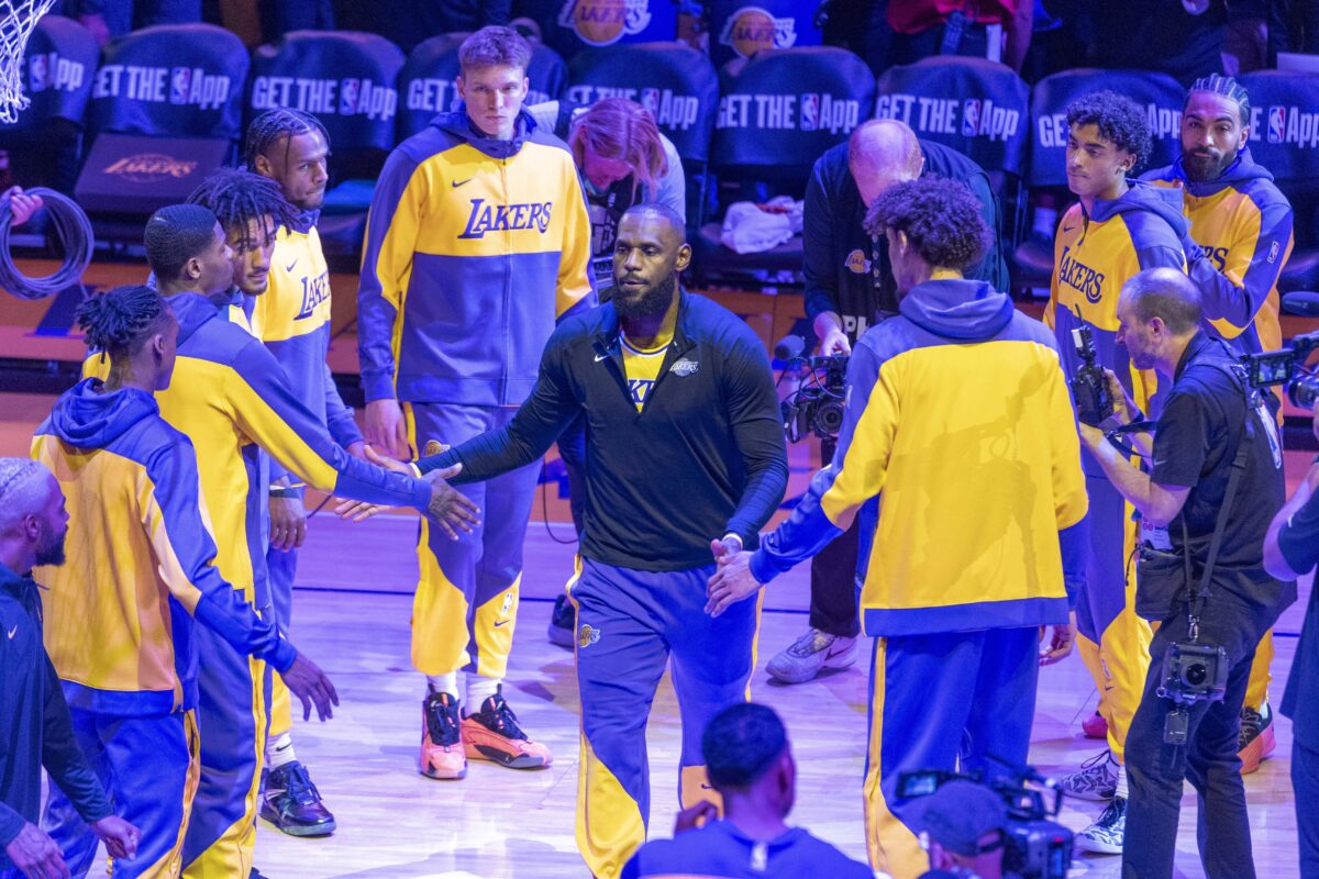 Με… καρδιά εφήβου ο σαραντάρης ΛεΜπρόν δηλώνει: «Θέλω να παίξω και στα 82 ματς των Λέικερς»