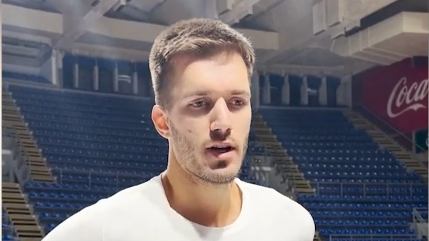 Έσπασε τη σιωπή του ο Πετρούσεφ μετά την αποχώρησή του από τον Ολυμπιακό: «Θα μπορούσα να έρθω νωρίτερα στον Ερυθρό Αστέρα, αλλά…»