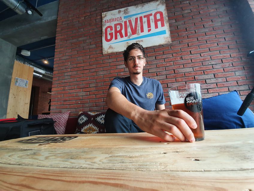 O Ματέι Λουτσέσκου στο εργοστάσιο της Grivita Beer