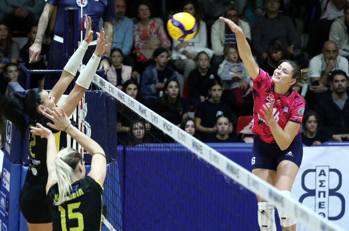 Μεγάλο ενδιαφέρον σε Σαντορίνη και Νέα Σμύρνη