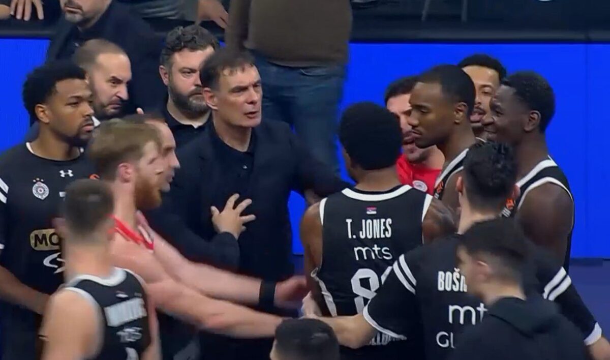 Ένταση με Μπαρτζώκα – Τζόουνς μετά την ήττα του Ολυμπιακού στο Βελιγράδι (vid)