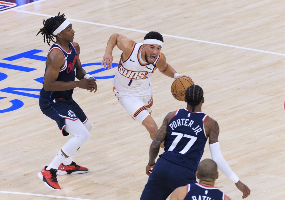 Ανατροπή και νίκη των Σανς στo LA με 40άρα του Μπουκερ – Μεγάλο «διπλό» και των Ρόκετς στο Ντάλας (vids)