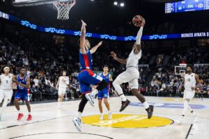 Ο Τι Τζέι Σορτς είναι ο ηγέτης της Παρί