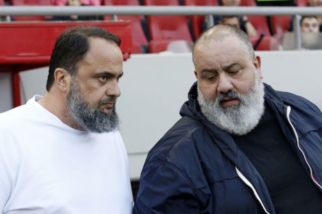 Ο πρόεδρος της ΠΑΕ Ολυμπιακός, Βαγγέλης Μαρινάκης και ο αντιπρόεδρος, Κώστας Καραπαπάς