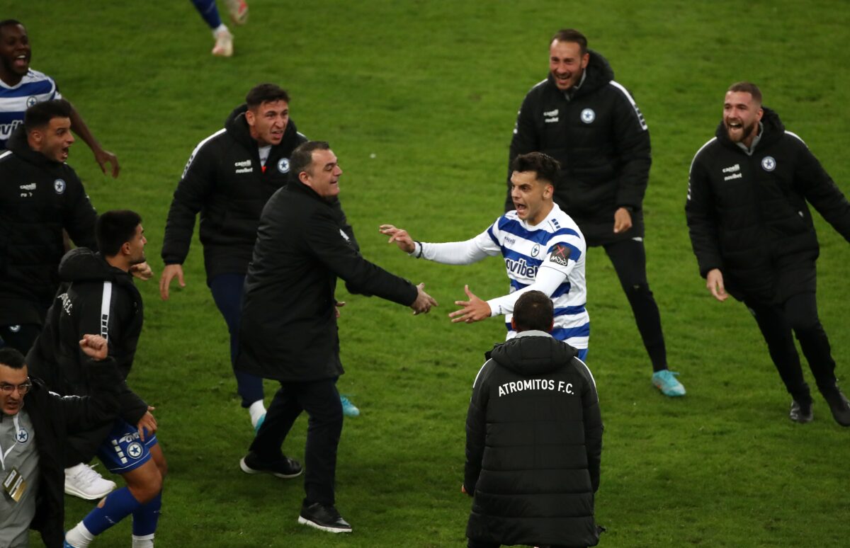 Ο Θανάσης Καραμάνης πανηγυρίζει κόντρα στον Παναθηναϊκό