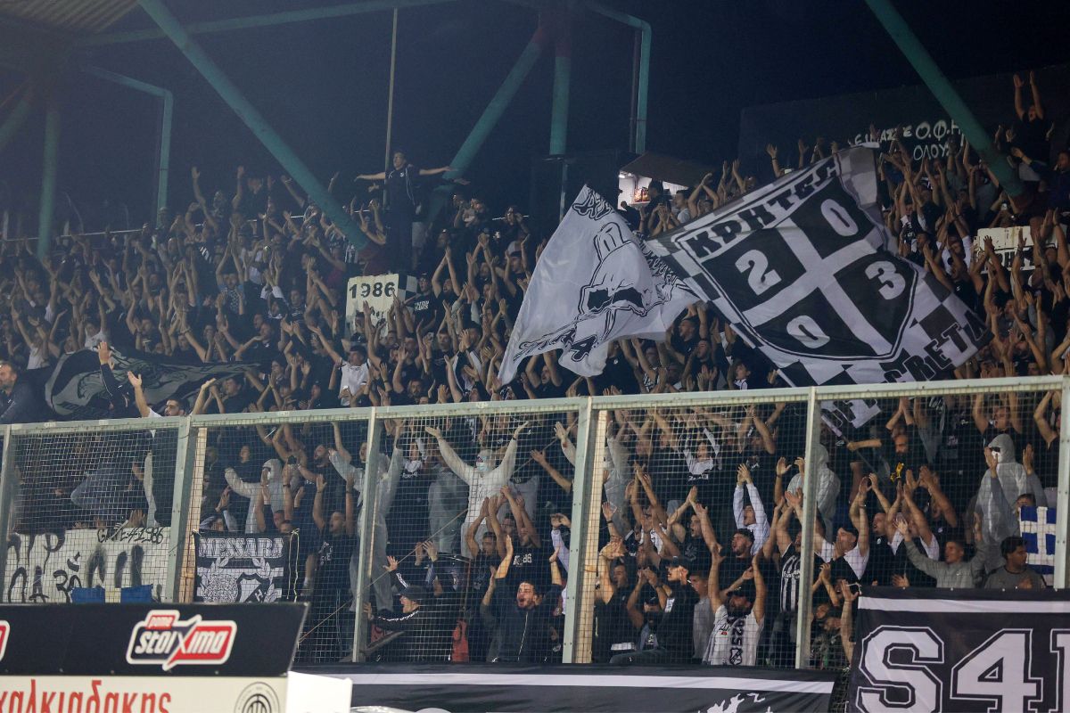 Φίλοι του ΟΦΗ στο ματς με Ολυμπιακό