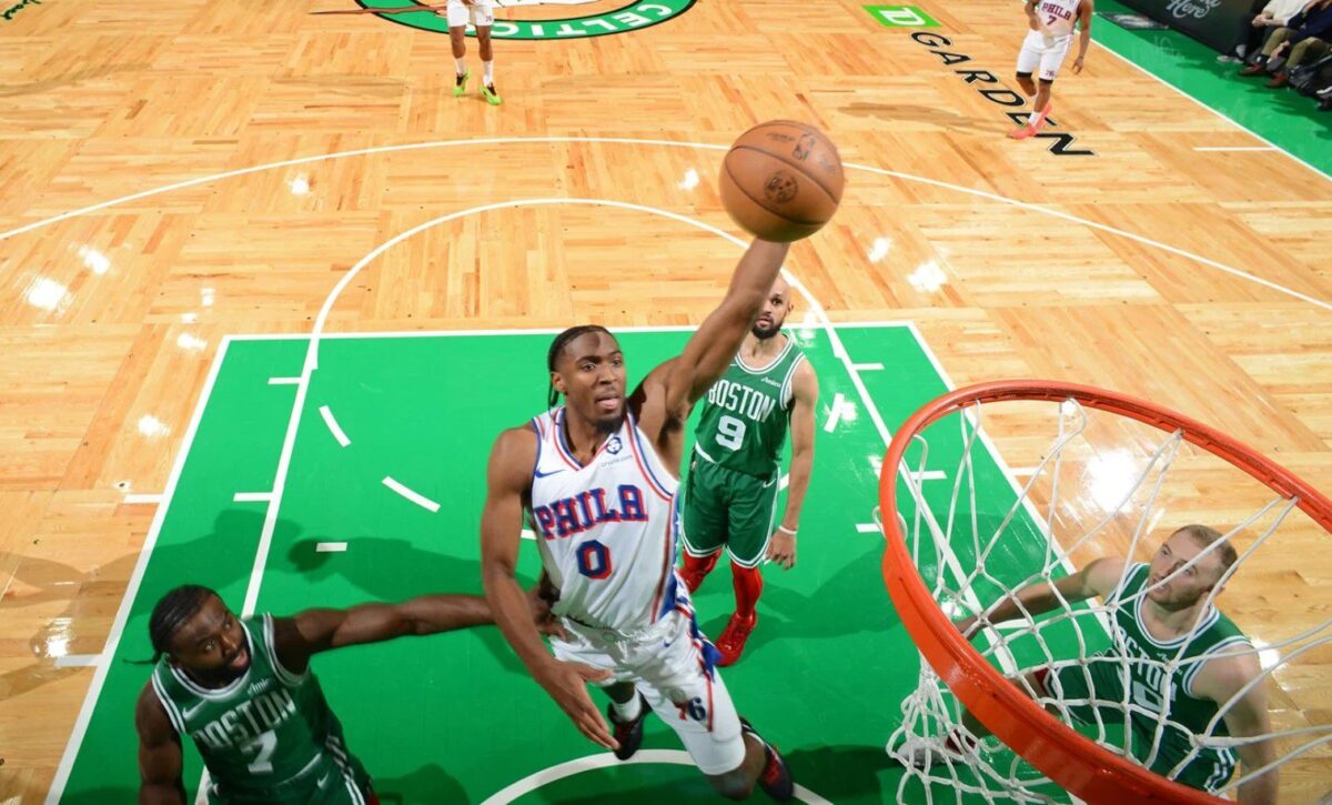 Χριστουγεννιάτικα… δώρα στα παρκέ του NBA: Οι Σίξερς επικράτησαν στη Βοστώνη και οι Λέικερς στο Γκόλντεν Στέιτ (vids)
