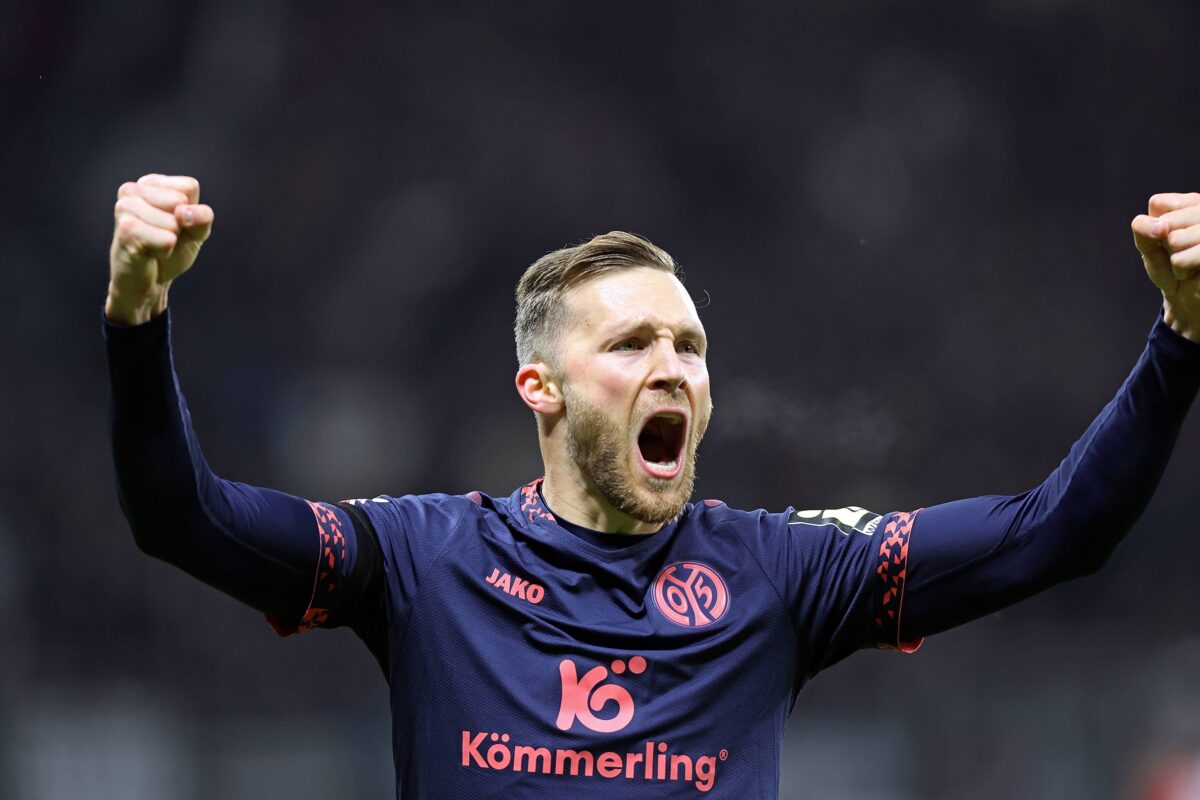 Σπουδαίο διπλό της Μάιντζ των δέκα παικτών στη Φρανκφούρτη – Διέλυσε την Άουγκσμπουργκ με πεντάρα η Χόλσταϊν Κίελ