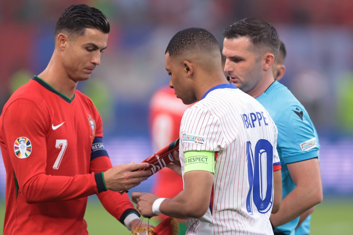Ο Κριστιάνο Ρονάλντο με τον Κιλιάν Εμπαπέ στο Euro 2024