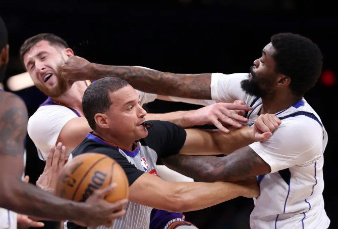 Ξύλο και αποβολές στο Φοίνιξ: Ο Νούρκιτς… άγγιξε τον Μάρσαλ και δέχθηκε την γροθιά του (vid)