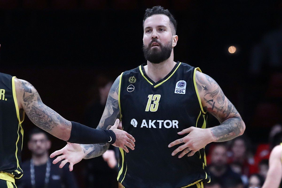 Ο Ραντούλιτσα στο ματς Ολυμπιακός - Μαρούσι