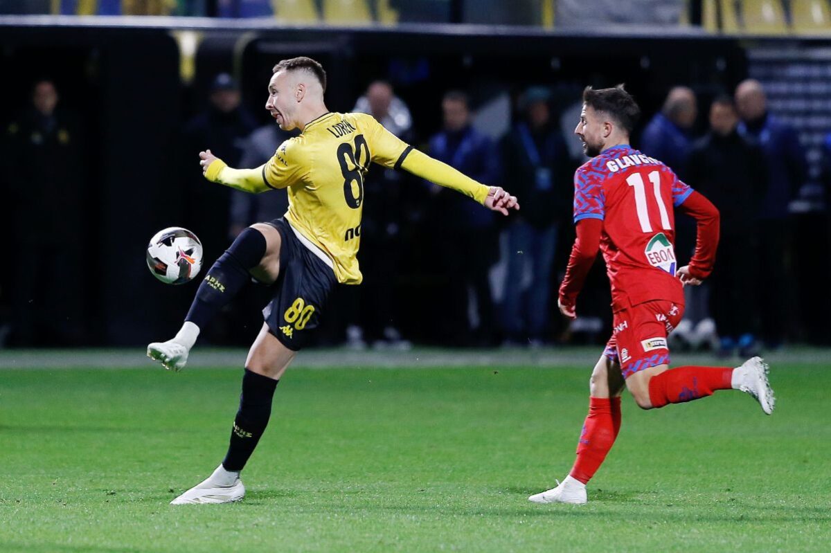 Ο Μορόν και ο Γκλάβτζιτς στο ματς της Super League, Άρης - Βόλος