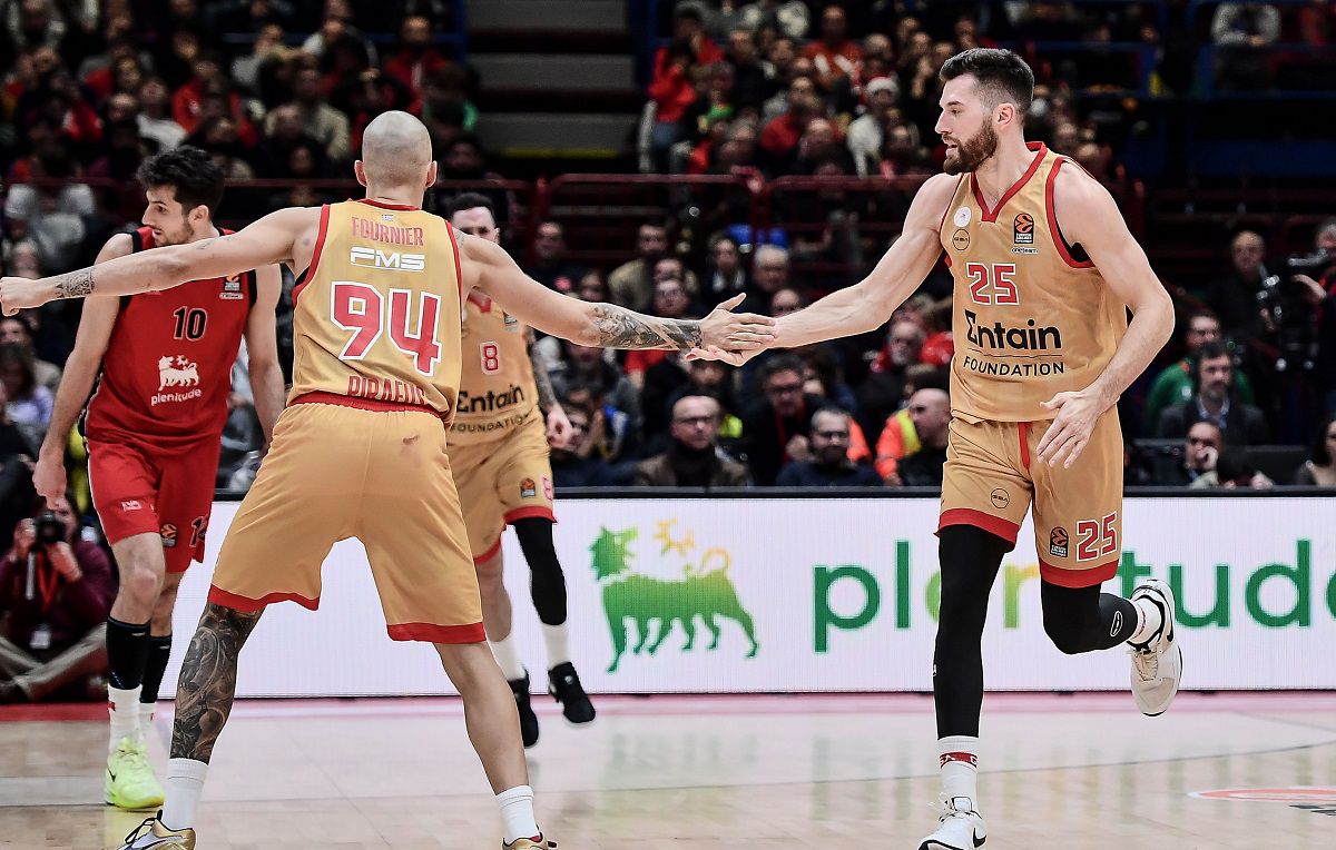 Ο Εβάν Φουρνιέ και ο Άλεκ Πίτερς ήταν από τους πρωταγωνιστές της νίκης του Ολυμπιακού στο Μιλάνο