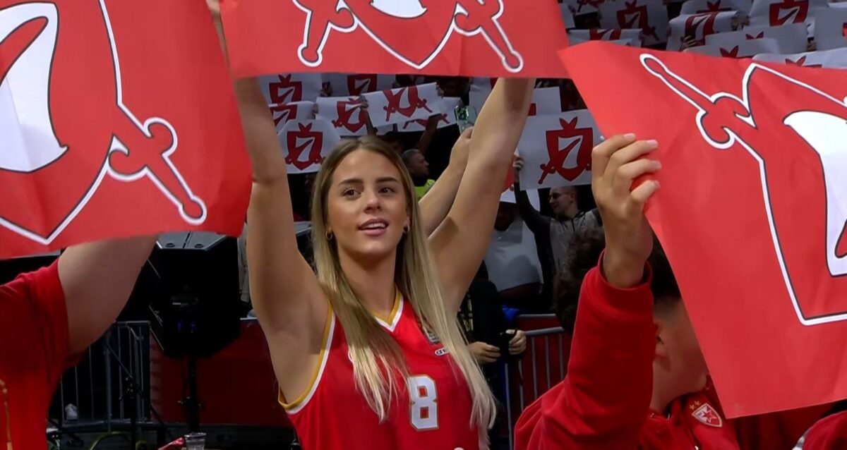 Ποια είναι η ξανθιά καλλονή που «αιχμαλώτισε» ο φακός στο Ερυθρός Αστέρας – Ολυμπιακός (vid – pics)