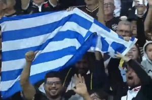 Οπαδοί της  Βάσκο Ντα Γκάμα με ελληνική σημαία