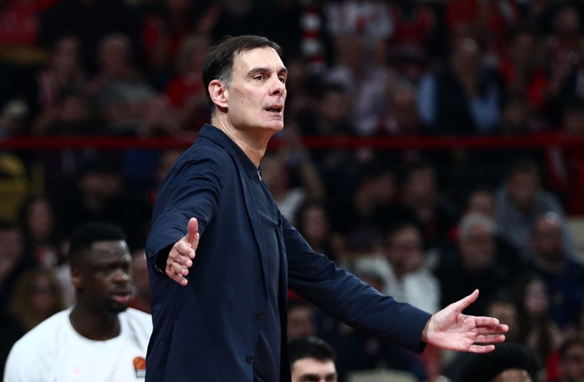 Ο Γιώργος Μπαρτζώκας απένειμε τα εύσημα στους παίκτες του για τη νίκη επί της Βίρτους