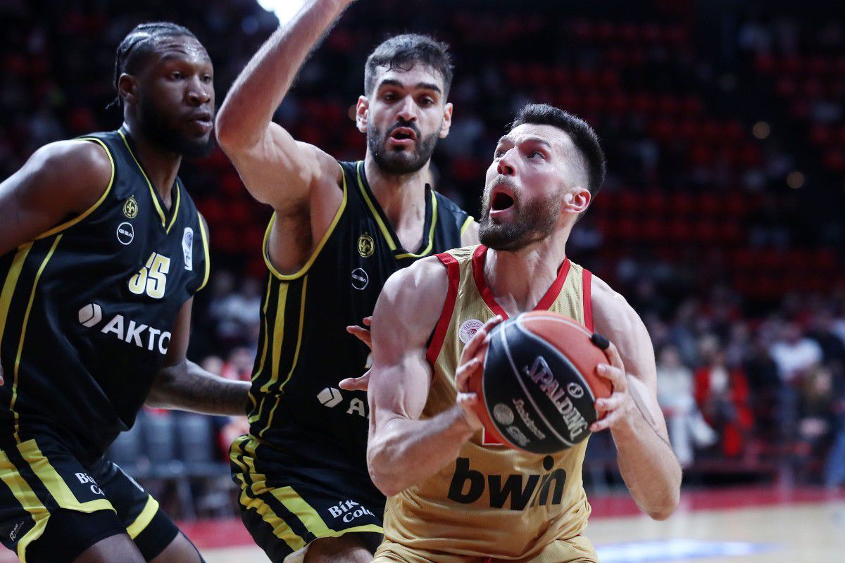 Ο Άλεκ Πίτερς στο Ολυμπιακός - Μαρούσι