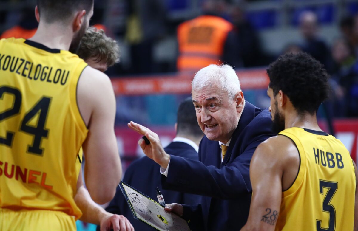 Ικανοποίηση και… συγκέντρωση: Το κλίμα στα αποδυτήρια της ΑΕΚ Betsson μετά τον θρίαμβο επί της Βόννης