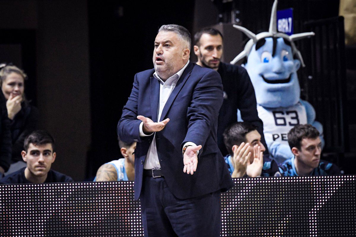 Ο προπονητής του Κολοσσού, Μάκης Γιατράς