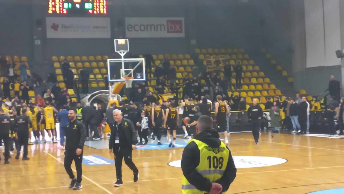 Η ΑΕΚ έγινε ένα με τον κόσμο της μετά το «διπλό» στο Μαρούσι