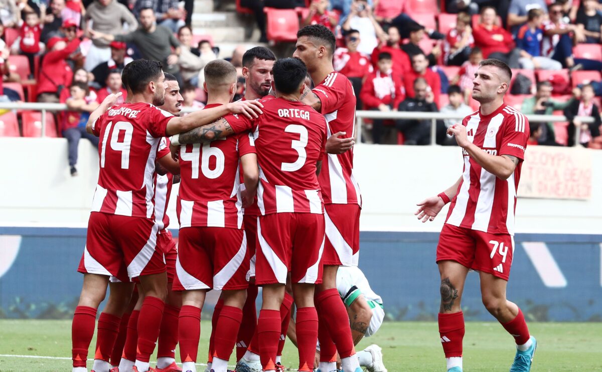 Φουλ του… εξωτερικού οι «ερυθρόλευκοι» στο ρεπό τους