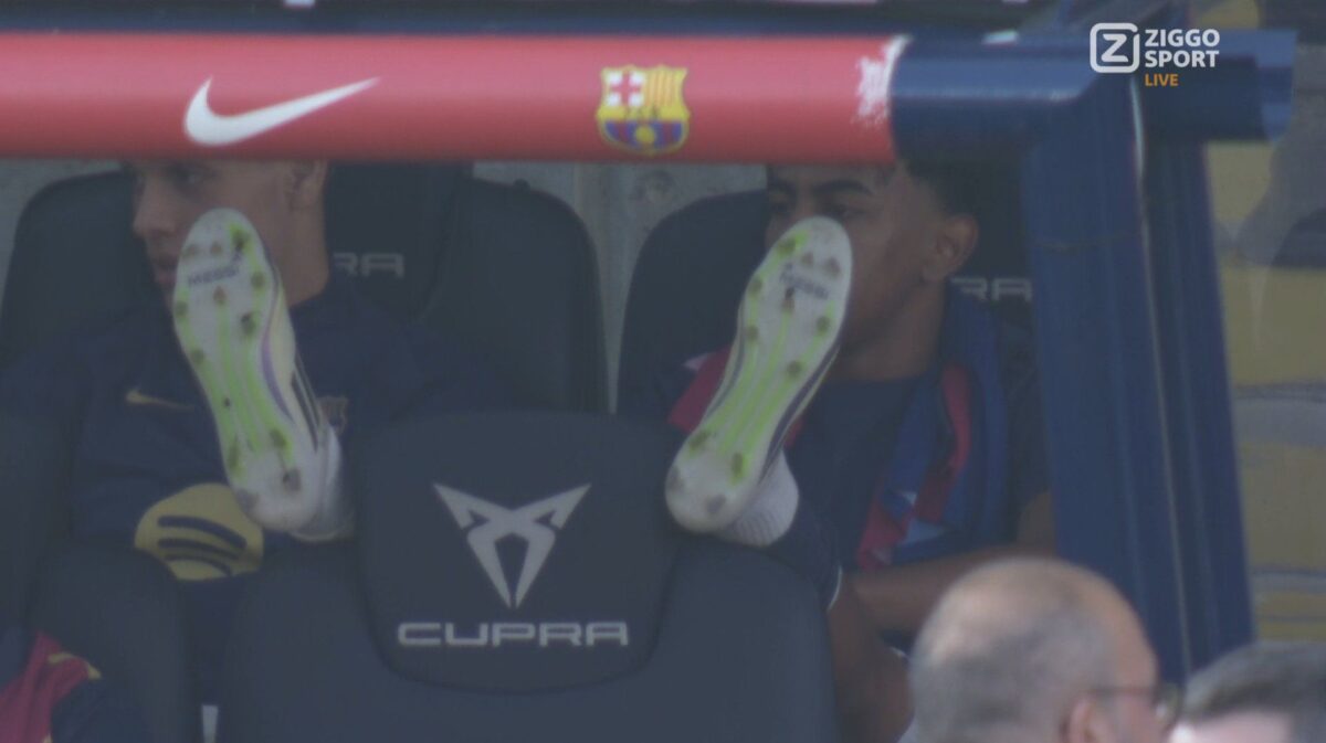 Ο Λαμίν Γιαμάλ στον πάγκο της Μπαρτσελόνα