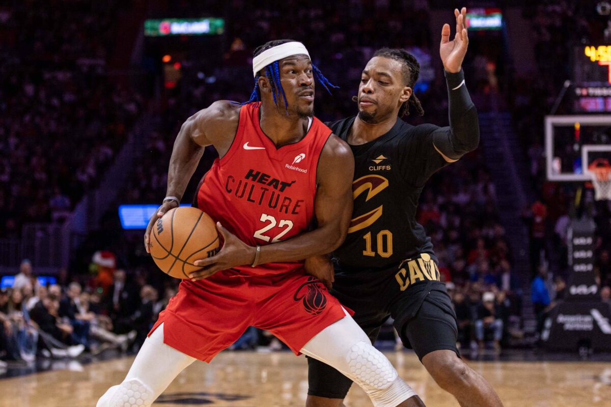 Ο Τζίμι Μπάτλερ με τη φανέλα των Χιτ