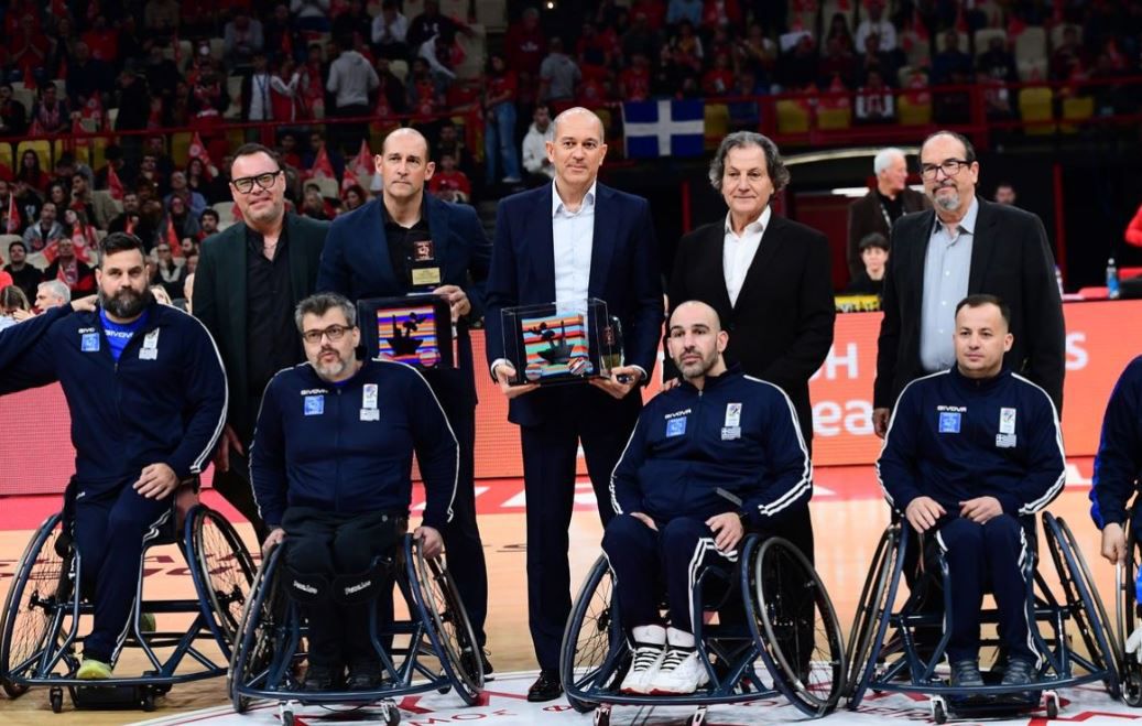 Τιμήθηκαν οι αδερφοί Αγγελόπουλοι πριν το τζάμπολ με την Μπάγερν