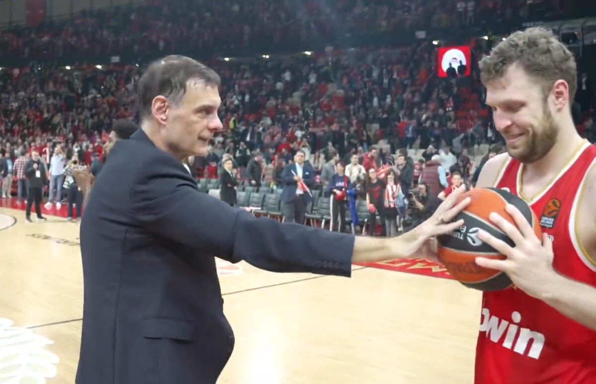 H «υπόκλιση» του Μπαρτζώκα στον Βεζένκοφ για την μυθική εμφάνιση κόντρα στην Μπάγερν (vid)