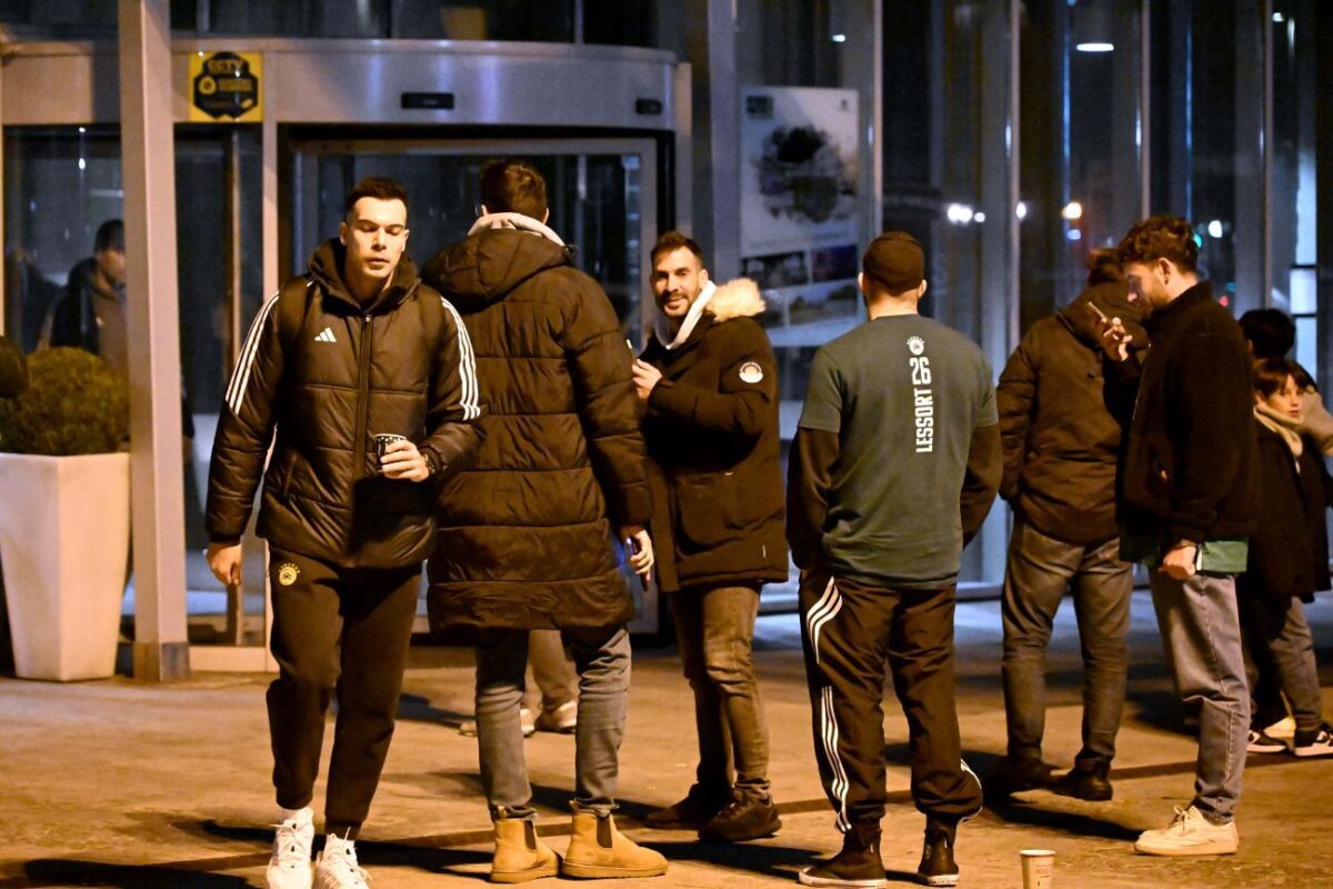 Τετ α τετ παικτών και φιλάθλων του Παναθηναϊκού – «Σας στηρίζουμε, Κώστα εσύ θα το σηκώσεις πάλι»