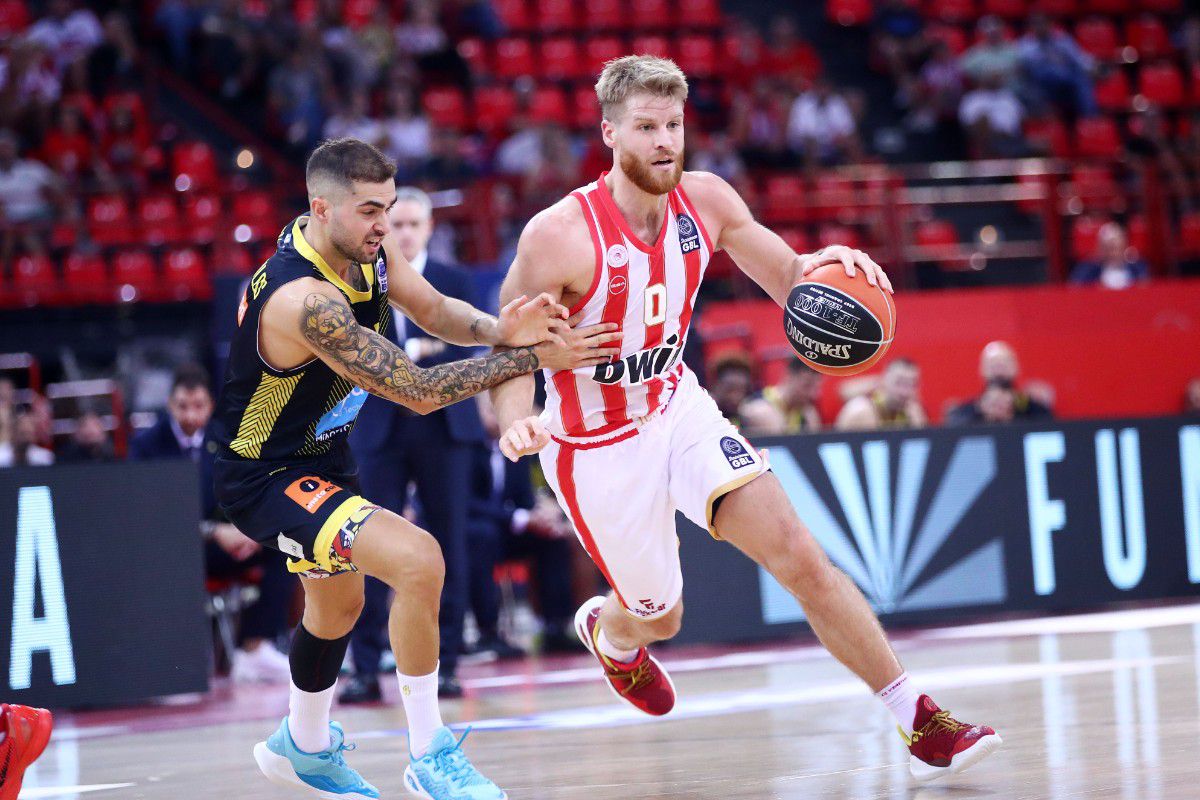 Τόμας Ουόκαπ και Βασίλης Τολιόπουλος στο Ολυμπιακός - Άρης