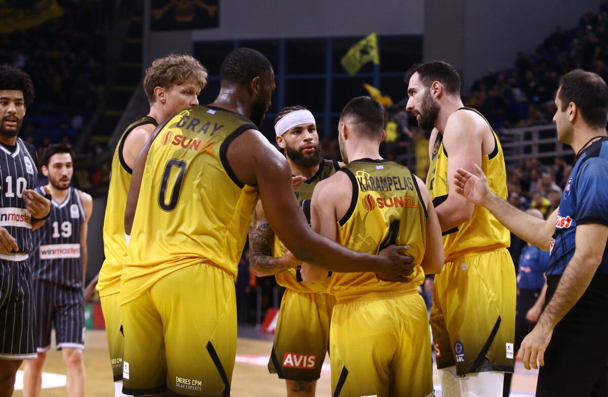 Ο Σάκοτα είπε όσα έπρεπε στους παίκτες του μετά τη μεγάλη νίκη επί του ΠΑΟΚ…