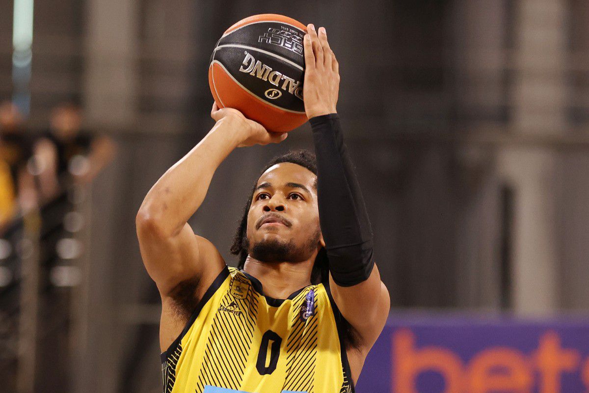 Μακριά από τον καλό του εαυτό ο Άρης Midea, σε ματς που… φωνάζει δίκαια για τη διαιτησία κόντρα στην Τσεντεβίτα