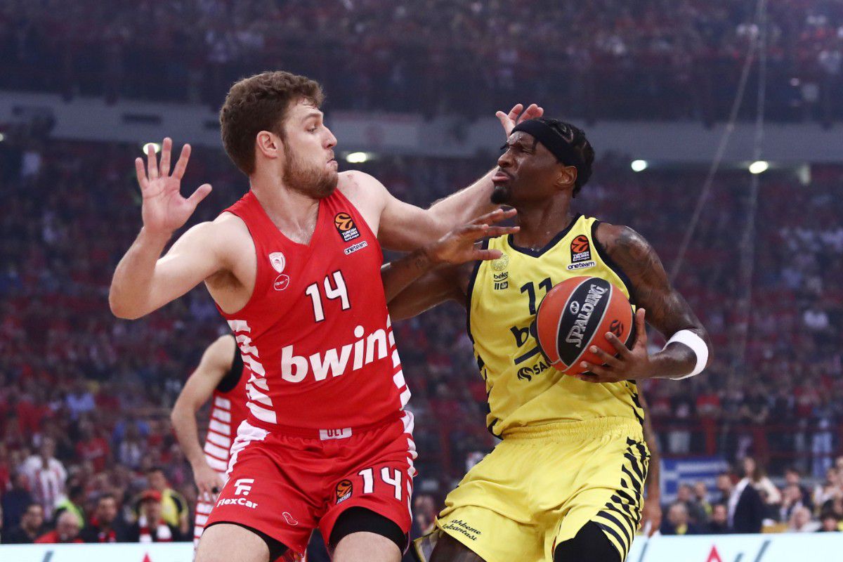 Ο Σάσα Βεζένκοφ με τον Χέιζ-Ντέιβις