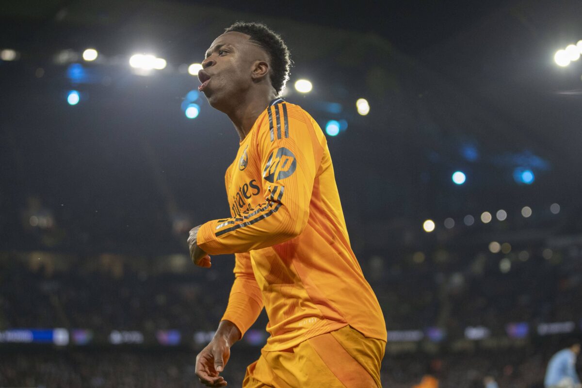 Ο Βινίσιους πανηγυρίζει με τη Ρεάλ