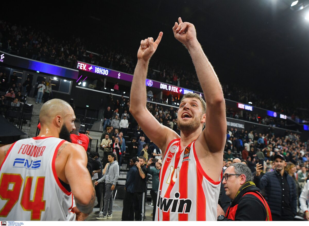 Βεζένκοφ: «Δεν έπρεπε να χάσουμε το μυαλό μας και την τακτική μας»