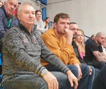 O Βεζένκοφ έδωσε το παρών σε μπάσκετ γυναικών στην Βουλγαρία – Το ιδιαίτερο δώρο στον δήμαρχο (pic)