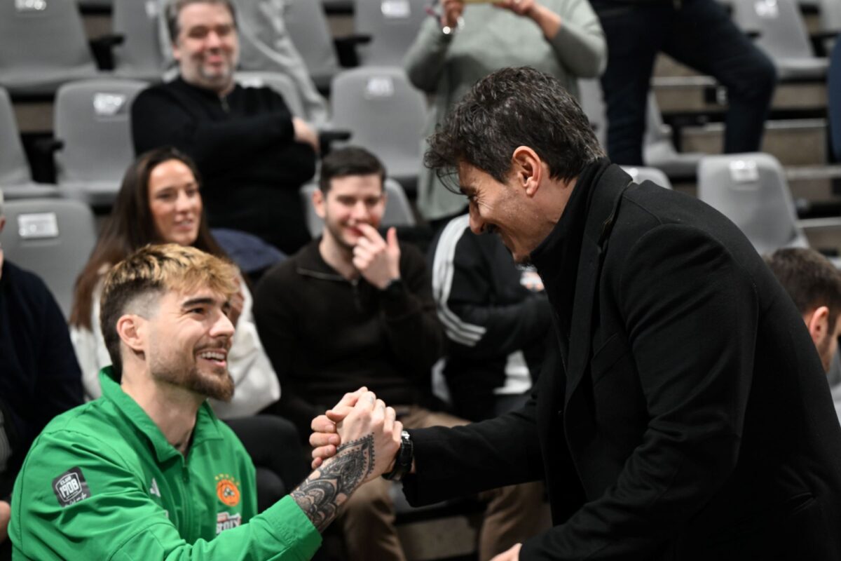 Μαζί με τον Παναθηναϊκό στη Γαλλία ο Δημήτρης Γιαννακόπουλος – Η αγκαλιά με τον Αταμάν (vid)