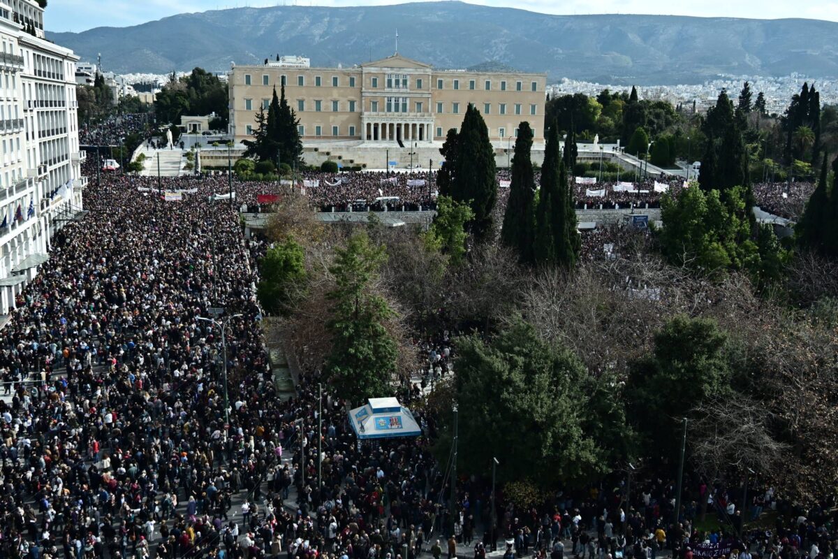 Τέμπη 28 Φεβρουαρίου: Συλλαλητήρια σ’ όλη την Ελλάδα – Ποιοι απεργούν, πώς θα κινηθούν τα MMM