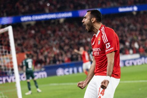 Ο Βαγγέλης Παυλίδης πανηγυρίζει με την Μπενφίκα