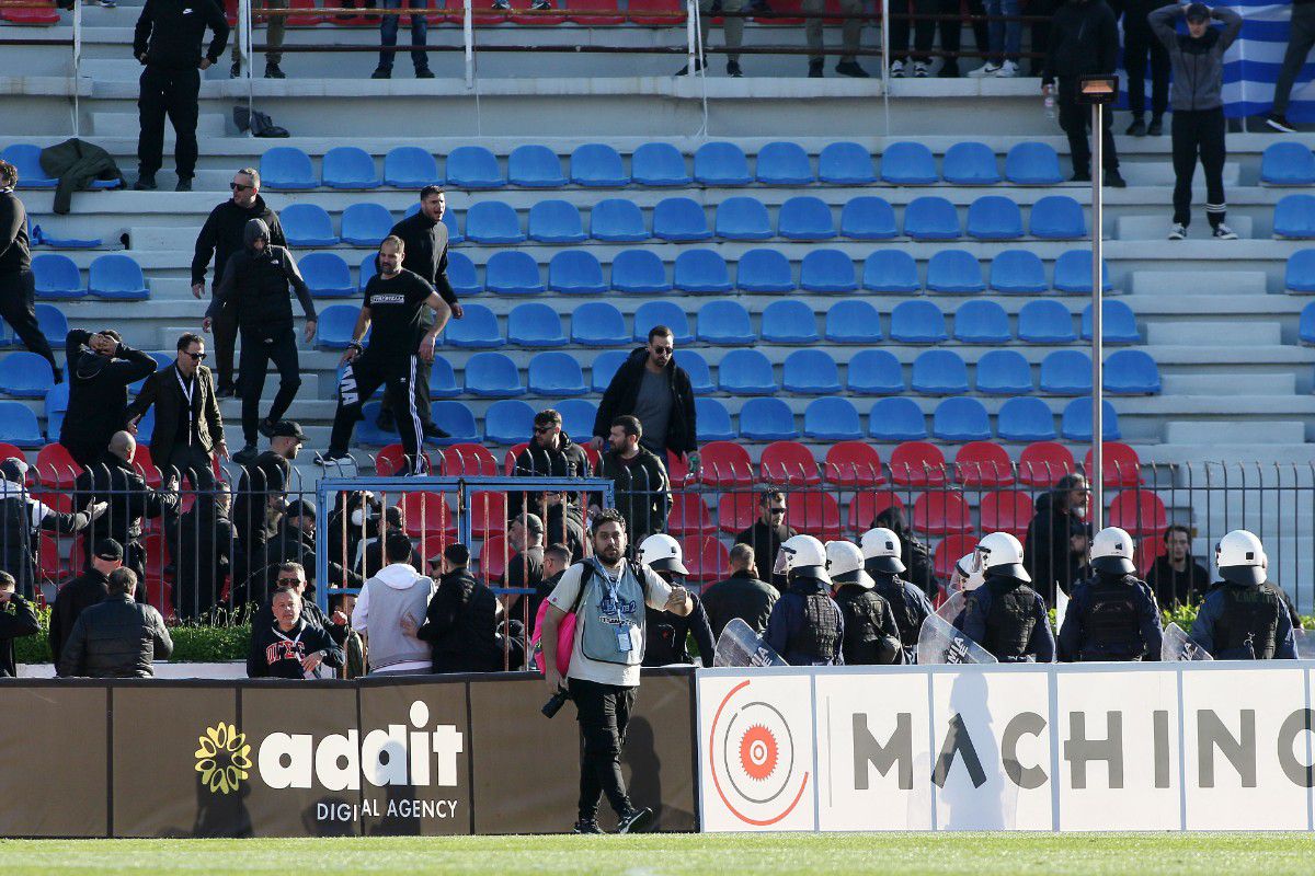 Η σοκαριστική στιγμή του τραυματισμού ενός οπαδού στα επεισόδια που έγιναν στο ματς Πανιώνιος – Καλαμάτα (vid)