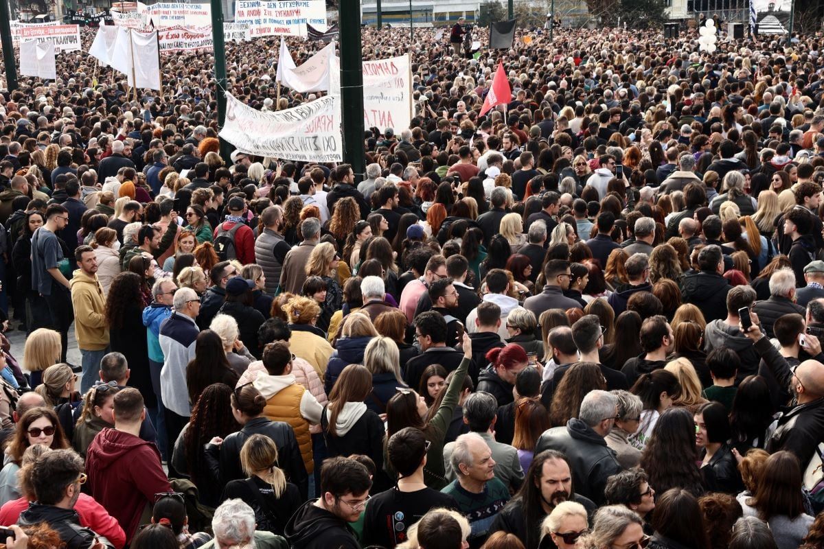 Τέμπη: 11 προσαγωγές και τρεις συλλήψεις στην Αθήνα πριν από το συλλαλητήριο – Κατασχέθηκαν 10 μολότοφ, σφυρί και σουγιάς