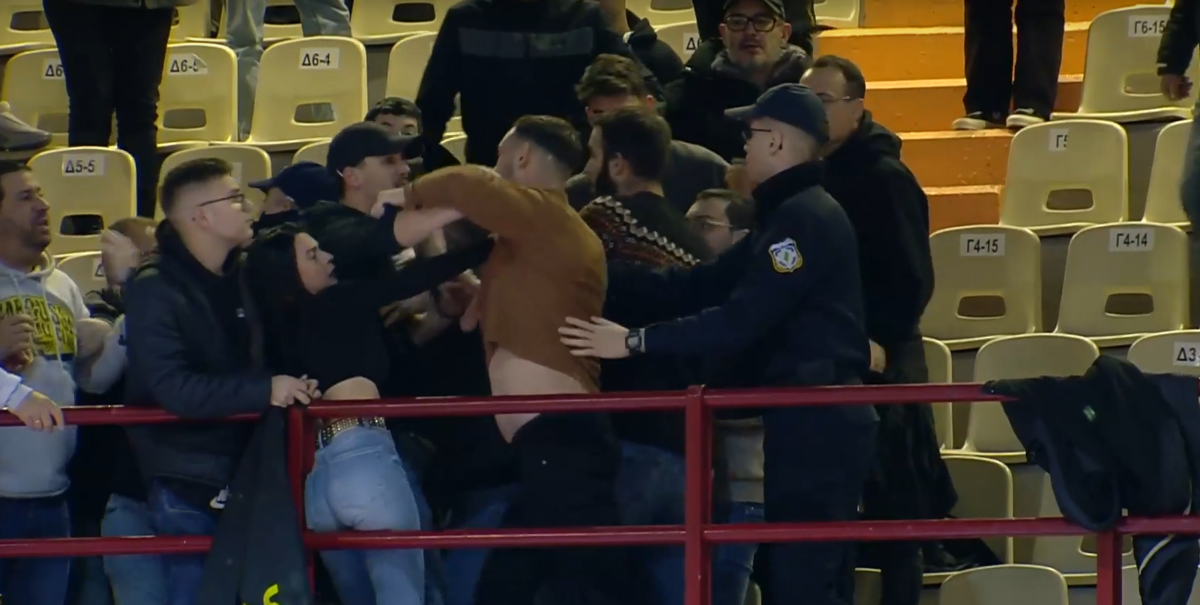 Ένταση μεταξύ των οπαδών στο Λαύριο – Μαρούσι και διακοπή στο ματς (vid)