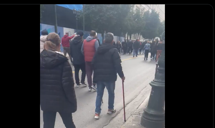 Συγκλονιστικό βίντεο – Πήγε στο συλλαλητήριο αψηφώντας τα κινητικά του προβλήματα: «Εσύ τι δικαιολογία έχεις;»
